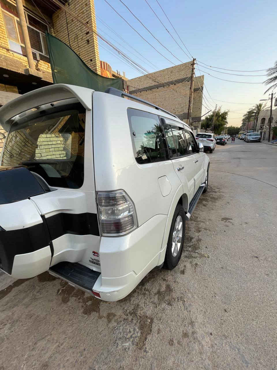 حبتور ٣٥٠٠ فول مواصفات موديل ١٥ صبغ شبر بالبنيد ودعاميه للجماليه فقط كير ومحرك مكفول من الفتح صدر تخم تاير تبريد مقاعد جلد فتحه شغاله اي نقص مابيه السياره، الشراي يتصل *********** بغداد الجديده تحياتي لصاحب الكروب،،
