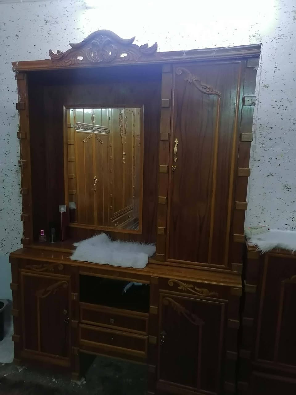 السلام عليكم غرفه اخشاب مستخدمه قليل جدأ ونضيفه ومرتبه جلخ مابيها تروح وتشوفها بعينك يلا تاخذها نضافه مليون بل ميه وعله ضمانتي مكانها حديثه صاحبها اخذها بمليونين يريدها بمليون ونص وبيها مجال للشراي فقط اذا موشرأي لاتراسل واتعبني رجائا ارفعو المنشور بل صلاة على محمد وآل محمد الحاب يتواصل ويه صاحب الغرفه يراسلني خاص انطي رقمه وعنوانه والكم جزيل الشكر


**إذا كنت صاحب هذا الإعلان وتريد حذفه لأي سبب، رجاءا أرسل رسالة إلى الدعم الفني**