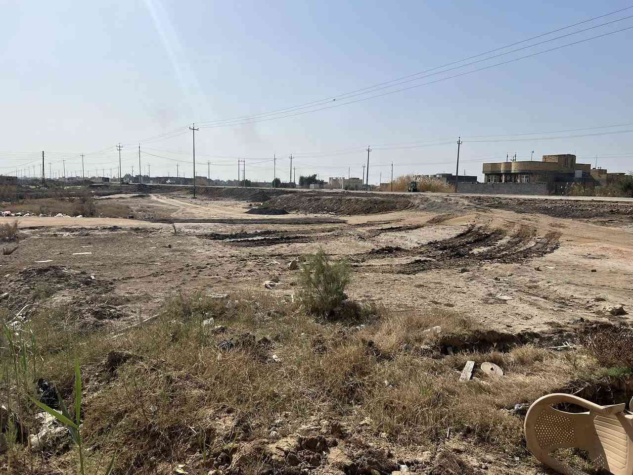 سلام عليكم
بيت لبيع في لسبل طريق رميثه هلال عله شارع لعام بيت مساحته ٢٠٠متر بناء وياء قطعه متروكه بل ١٥٠٠ متر بيت يتكون من غرفتين ومطبخ واستقبال وصالتين 

رقم ***********
