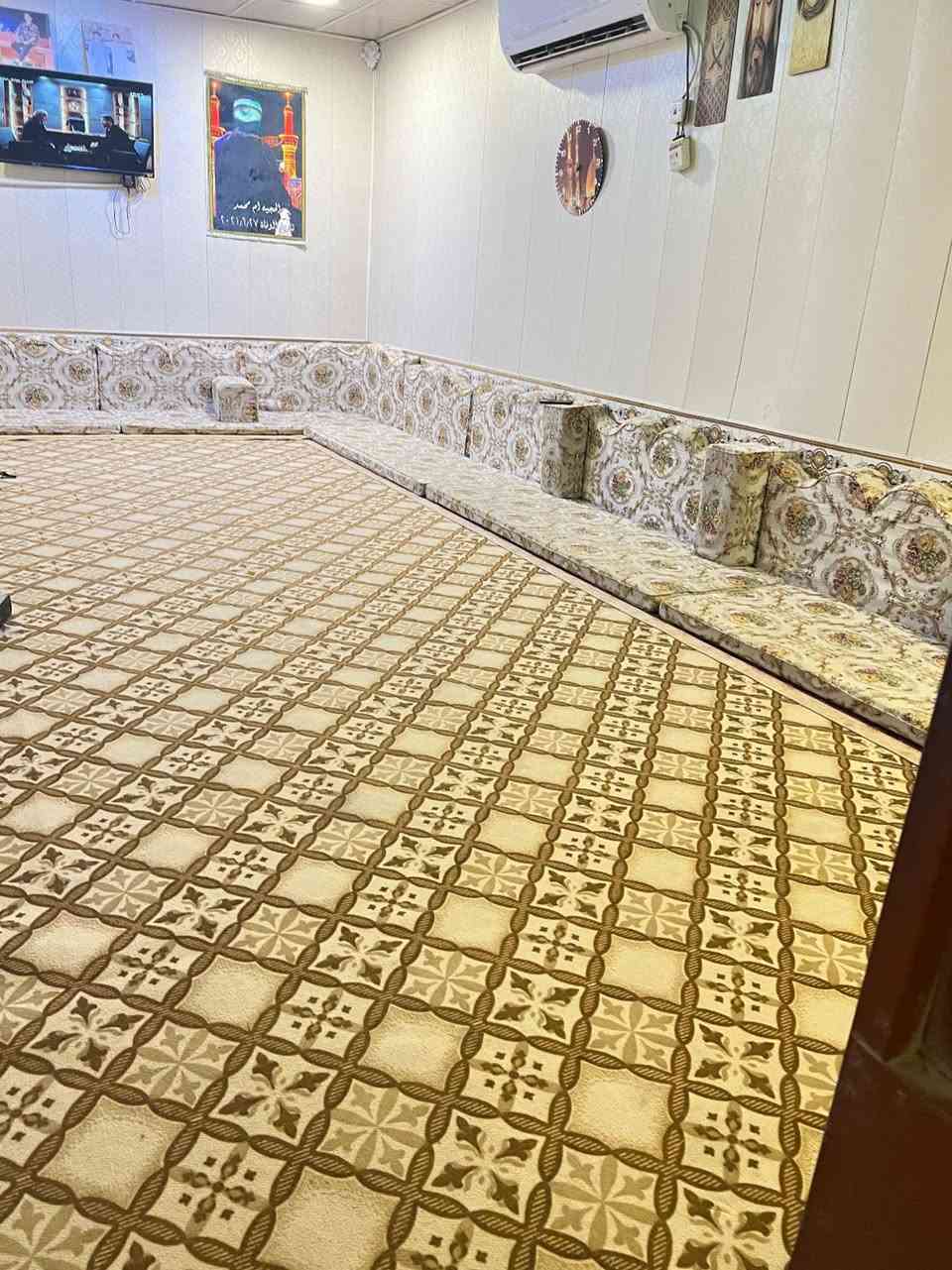 السلام عليكم بيت تجاوز لبيع مساحه 180 غرفه وصاله ومطبخ ناصريه حي التضحيه ***********

