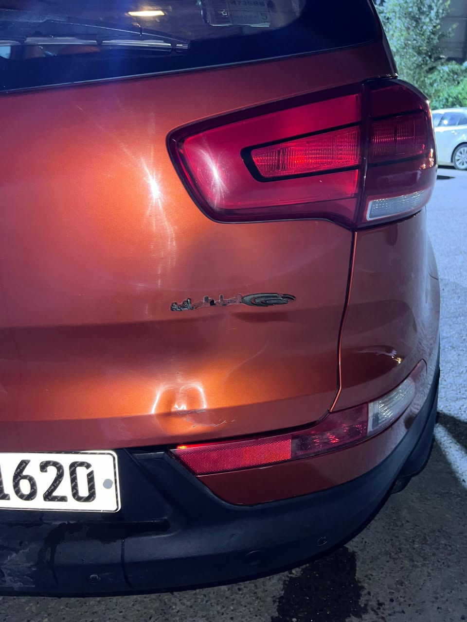 إعلان بيع – كيا سبورتج 2016
كيا سبورتج موديل 2016
وكالة الدولية
رقم بغداد

🚗 الحالة:
 • السيارة بدون أي غرامات
 • هزة جديدة
 • الممشى: 132 ألف كم
 • مكينة وكير خير من الله
 • السيارة نظيفة جداً وما تحتاج شي

🎨 اللون: مشمشي

⚙️ المواصفات:
 • مرايا شفط
 • إشارات على المرايا
 • سقف بانوراما
 • حساسات خلفية
 • كاميرا خلفية
 • تحكمات على الستيرن
 • نظام سونار (موضح كل شيء)

🛡️ مكفولة من الصبغ
📌 الفحص جاهز والكارفكس/السونار يبيّن كل التفاصيل

💰 السعر: 16,000$
📉 بيها مجال بسيط

📞 الاتصال: ***********
📍 العنوان: بغداد – العبيدي

سيارة خير من الله وتستاهل المعاينة.
