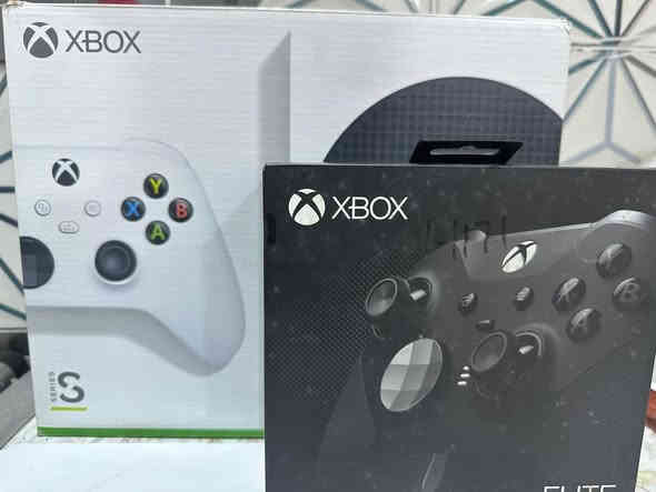 السلام عليكم
اكس بوكس سيريس اس شرق اوسط

للبيع

نظيف كلش مع ملحقاته  
 و استخدام قليل جدا جدا
مال ناس ما عدها وقت لعب هواي😂

وياه جوستك  elite 2
تكون شحن وبيها ازرار اضافية 
مع ملحقاتها

ب٣٦٠
للتواصل
***********

مع توفر التوصيل
