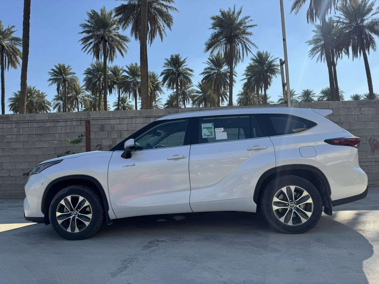 السلام عليكم
تيوتا هايلاندر  GLE 2024 هايبرد 
الكاميرا الخلفية، صندوق كهربائي
مستشعر وقوف، فتحة السقف
بصمة، مثبت السرعة، نوافذ كهربائية
شاشة، مراقبة النقطة العمياء
نظام المفتاح الذكي، أندرويد أوتو
شاحن لاسلكي، كشافات ضباب
فرامل الوقوف الإلكتروني
وضع القيادة، تبريد خلفي
زر التشغيل، المصابيح الأمامية ليد
، AWD نظام بدء التشغيل
أبل كاربلاي، أندرويد أوتو
7 مقاعد،
‏ماشية ٤٧ الف 
سعر ٣٥ الف دولار 
وبيها مجال
للاستفسار :- 

***********
