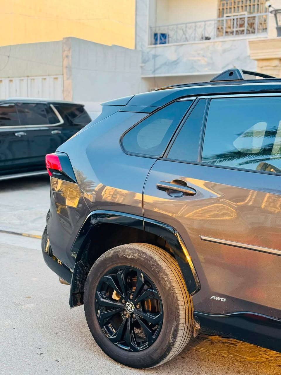 للبيع راف فور 2023  فئه XLE
بانزين محرك 2500 وارد امريكي ماشيه 44 الف ميل فقط
حادثها موضح قطعتين وبيهه وجاملغ توحيد لون
باتري جديد تخم تايرات جديد 
مواصفاتها:
٣ وضعيات قياده Normal, Echo, Sport  
 📍بصمه ودخول ذكي
📍ويل ١٩
📍تدفئه سترين
📍رادارات جانبيه ( نقطه عمياء )
📍رادار امامي (تحديد مسار )
📍اوتو هولد
📍اوتو ستوب
📍دخول ذكي   
📍فتحه سقف سلايد
📍كامره خلفيه
📍داخل بيجي 
📍باب الصندوك كهرباء
📍كشنات كهرباء
📍تبريد قطعتين
📍تحكمات سترين
📍هاند بريك بصمه
📍مثبت سرعه تفاعليAdaptive Cruise Control
 مكان السياره بغداد 
📌السياره حلوه ونظيفه ومابيها اي نقص بلعافيه على الياخذها
السعر 208 وبيهه مجال
للتواصل ***********
