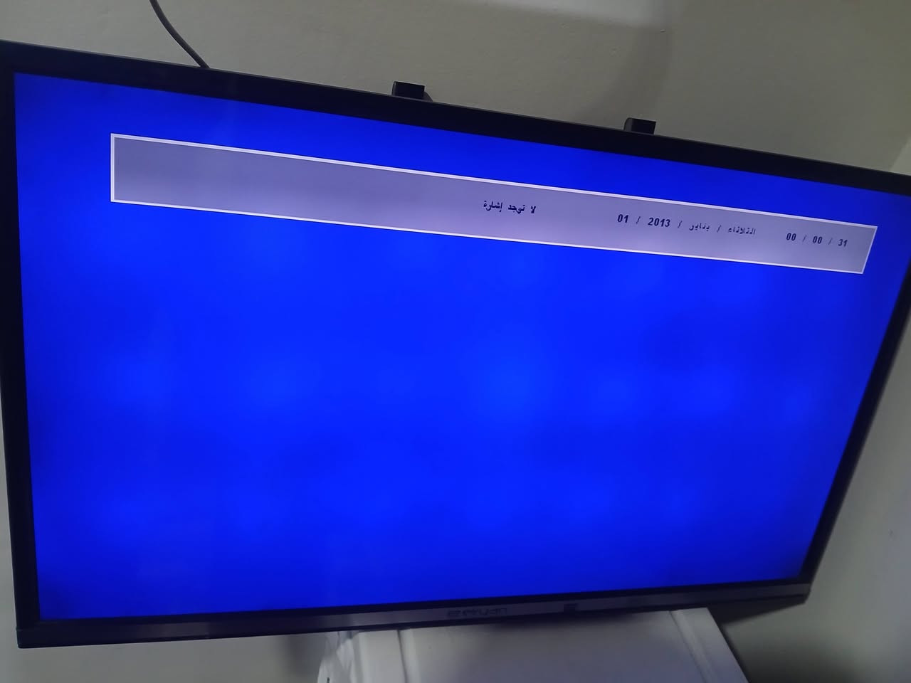 عندي شاشه حجم ٣٢ نوع الريان  تشتغل بس انارته ضعيفه تحتاج لدات
بدون انترنيت  سعره ٣٥
مكاني بغداد العبيدي 
‎***********
