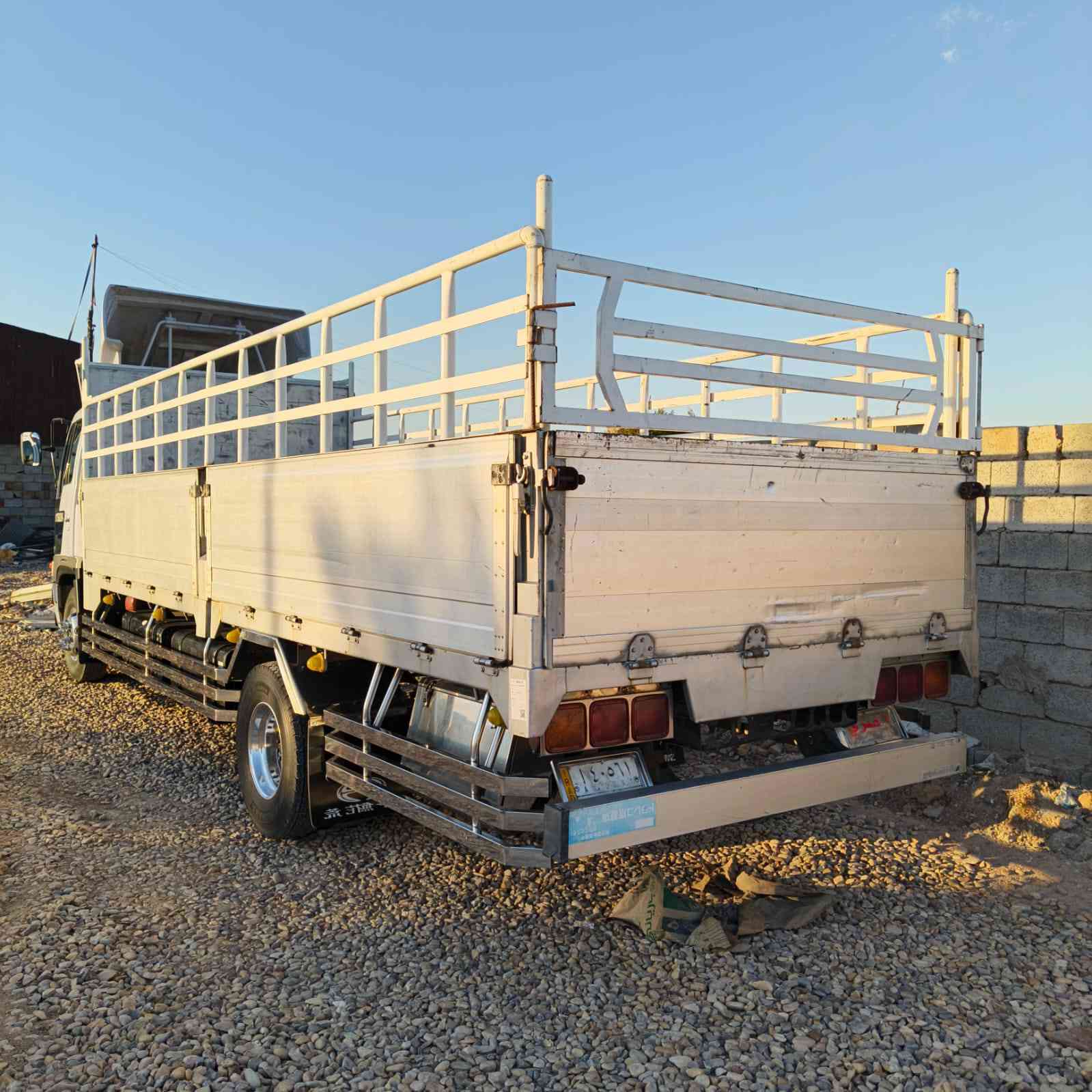 السلام عليكم هينو للبيع موديل 91 ماكينه 80 عادي لا صرف ولا بخار سياره زوج تاير سياره مطوله 50 السعر 190 وبها مجال قليل سياره باسمه سنويتها لل 28 رقم الهاتف ***********
