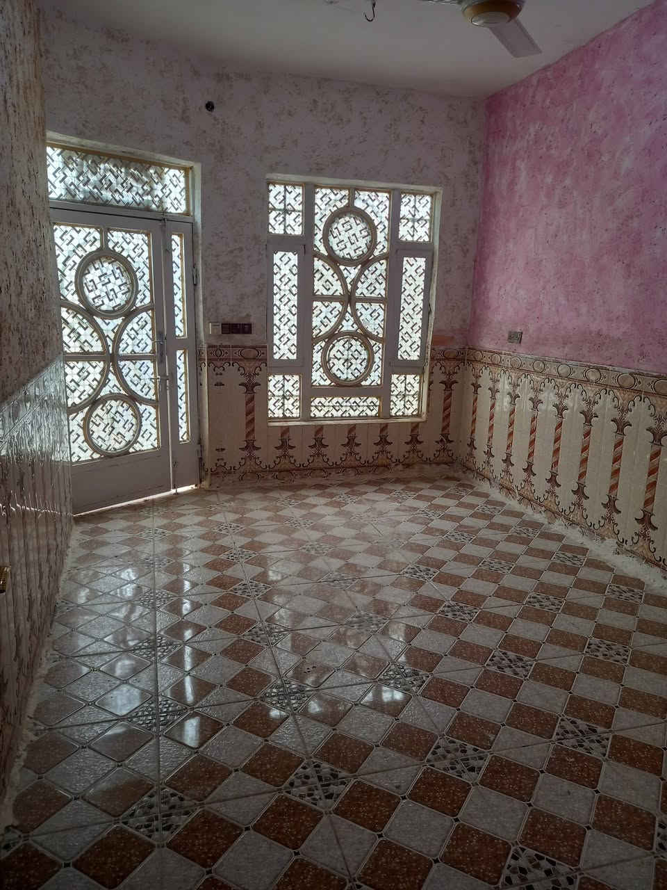 بيت ١٠٠ متر للبيع
منطقة سيد جميل الماجديه قرب شارع ٢٠

 للاستفسار --  ***********
