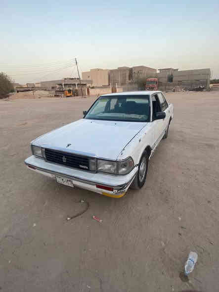 سلام عليكم سياره سيدان للبيع موديل 90 سياره بيها لكط خياسات بصيطه سعر 35 وبيها مجال  مكان السياره بصره سفوان رقم الهاتف *********** محرك وكير مكفولات رقم صدامي شرط التحويل
