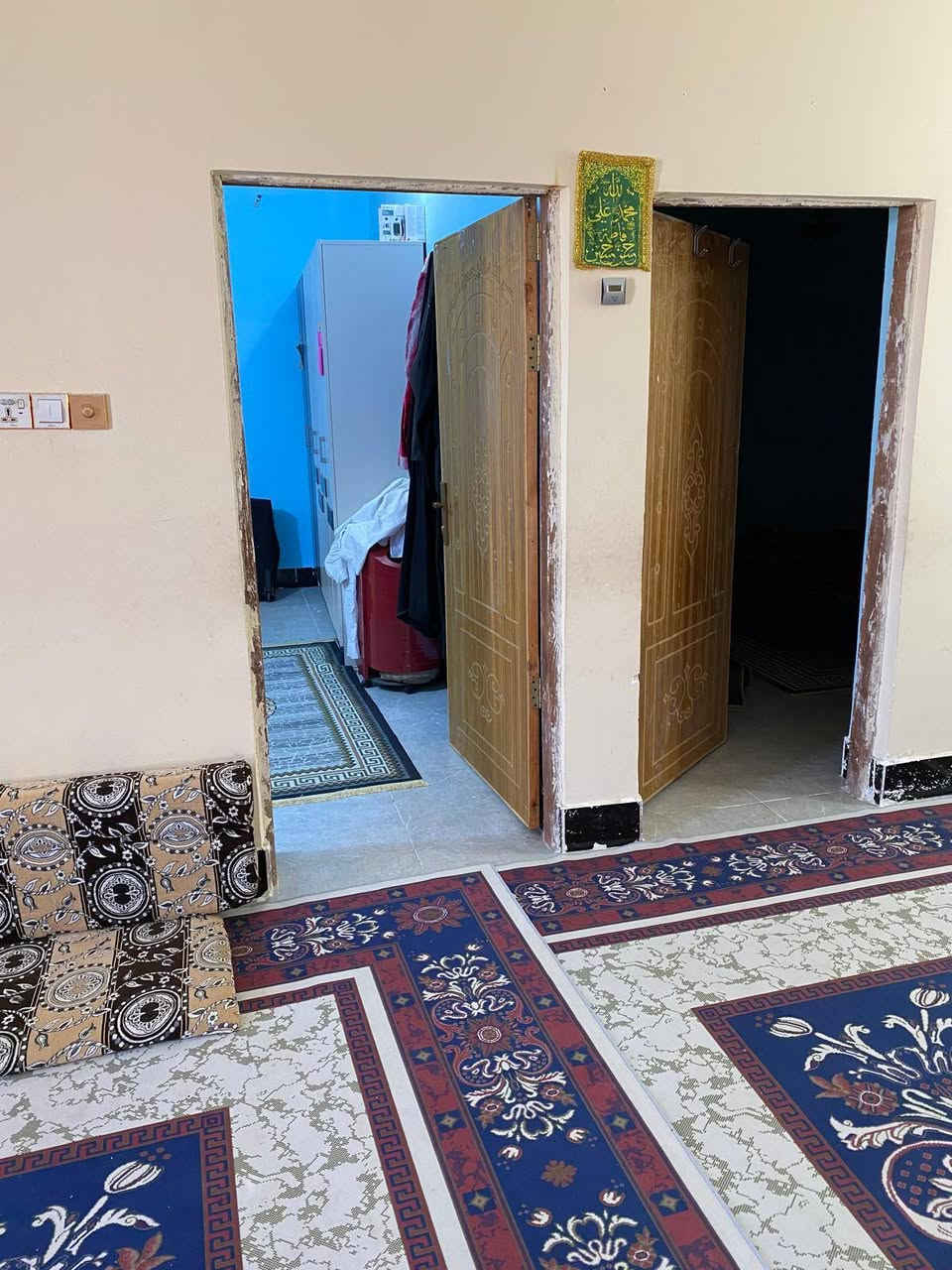 دار للبيع ٣٠٠ م غرفتين وصاله ومطبخ واستقبال وحمام السعر ٣٠ وبي مجال  العنوان شارع المعمل خلف جامع الخزاعل 
مكتب بغداد للعقار 
***********
