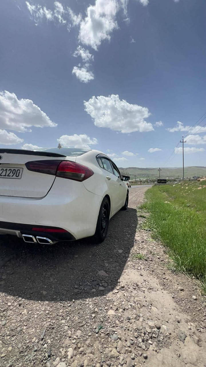 موديل ٢٠١٧
حادث جاملغ وبنيد 
ايرباكات سليمه 
كير ايي تي  
 سياره كامله مكفول الباقي 
***********
