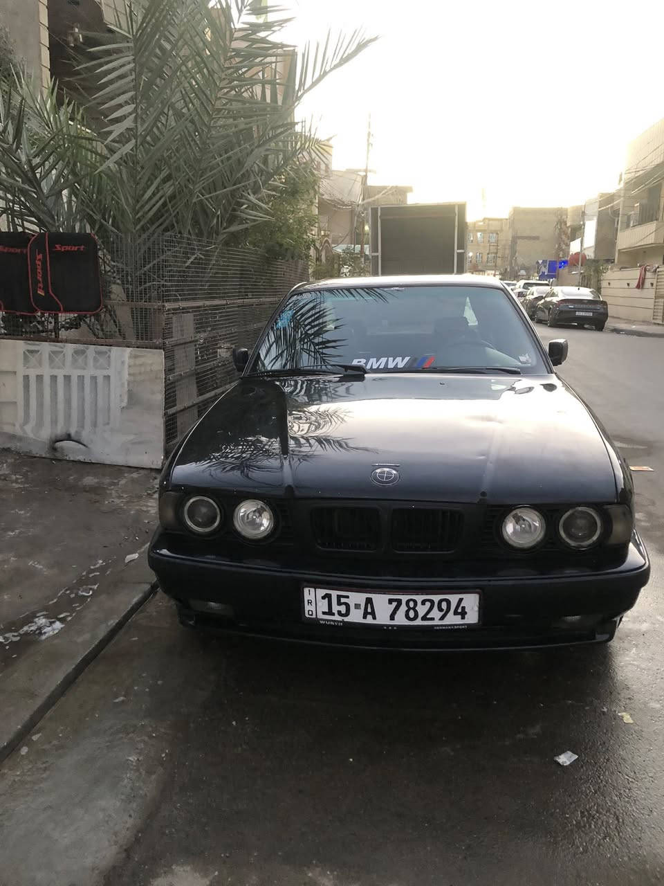 السلام عليكم بي ام دبليو 525 فانوس مسكر كير عادي موديل 1989 رقم انبار انكليزي تحويل  ثاني يوم بيه نواقص بصيطه تبريد ما يشتغل من اخذته سعر 48$ الرقم االتلفون ***********
