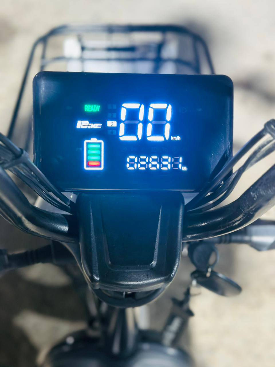 السلام عليكم من رخص الادمن
درجه شحن للبيع 
درجه نظيفه ما مستخدمه هواي 
عوزهه تأير خلفي 

اتصال ع رقم ***********
