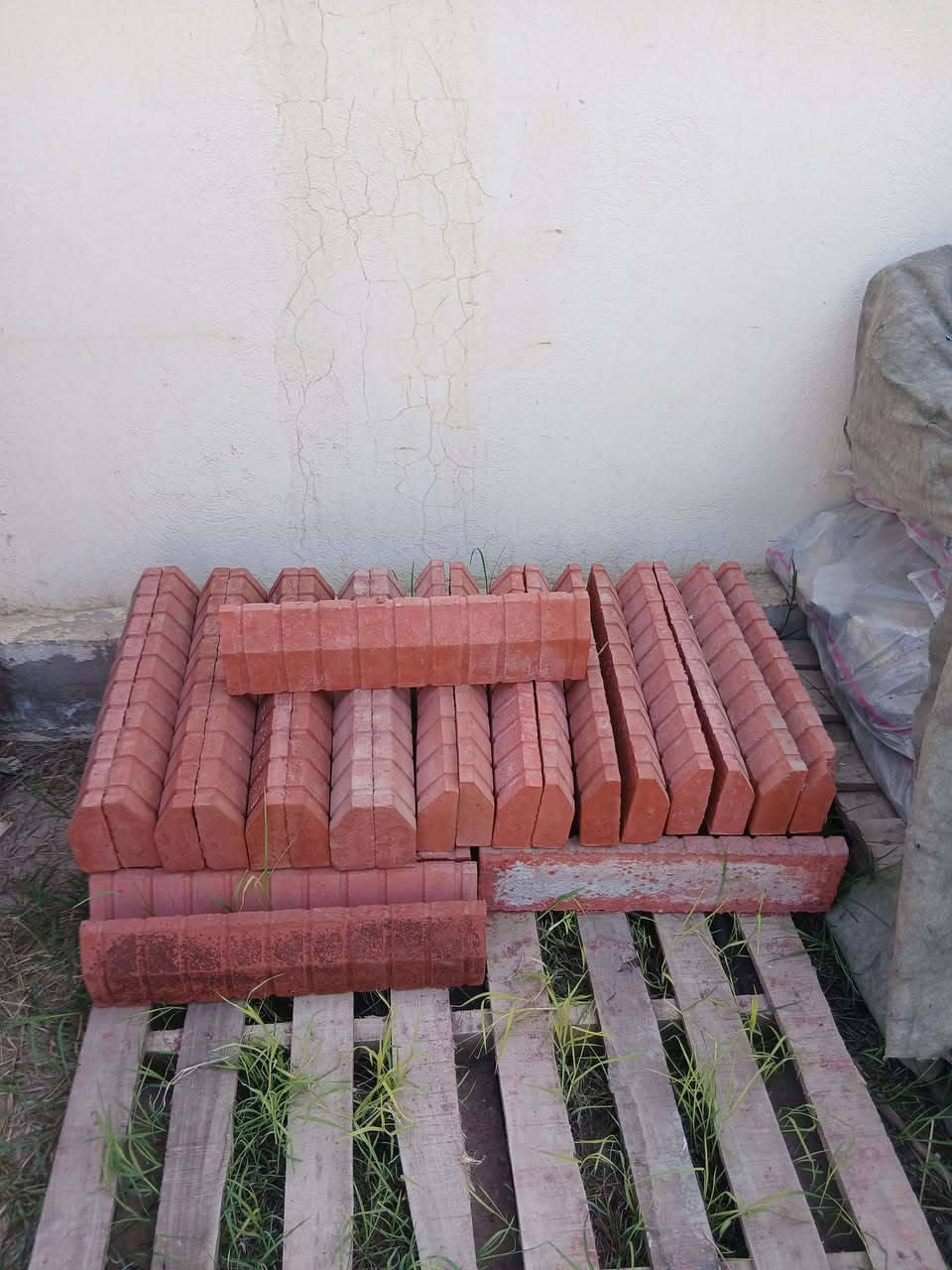 يعلن مشتل بركات ام البنين عن توفر لاين حدائق وحصو ستت الوان مع حجر كفي وساقيات ماء مع رصيف بطول 90سم وارتفاع 60 
المسيب اراضي الناصرية  طريق حي جسمان 
***********
