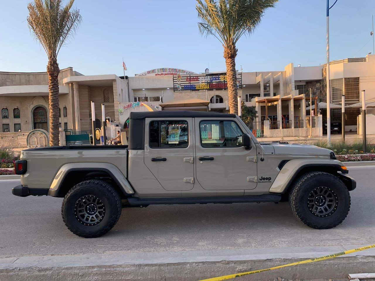 جيب كلاديتور ٢٠٢٢ فئة ويليز 
كلين تايتل مرفق رقم الشاصي بالصور
رقم اربيل الجديد باسمي
ماشية ٢٥ الف ميل
تايرات ٣٥ انج طخم جديد نوع كوديير رانكلر
شاشة جبيرة سستم صوت الباين مع دمام بصمه ابواب وتشغيل 
تدفئة كراسي وستيرن تشغيل عن بعد لايتات وبروجكترات وبكلايتات كلهن ليد
للبيع السعر 35500$
مكان السيارة بغداد الحارثية 
***********
