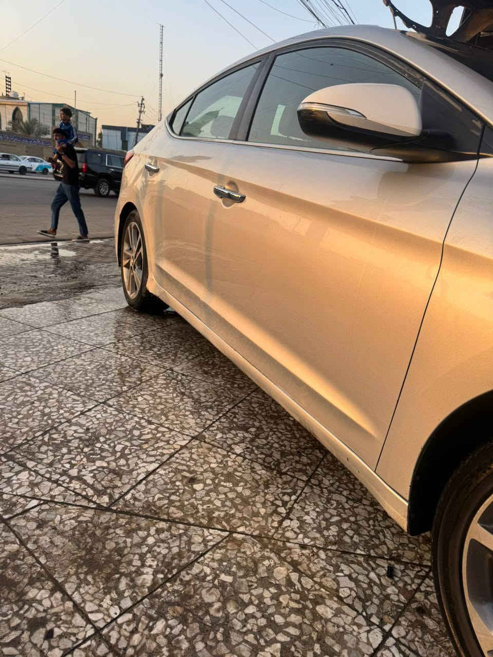 السلام عليكم 
النترا 2017 وارد امريكي 

فول مواصفات فتحة وتحكم ستيرن 

حادثهة خلفي ومصبوغة حزام 

رقم بغداد  تحويل ثاني يوم 

110 وبيهة مجال 

***********

مكلف بالنشر 

للتواصل اتصال واتساب
