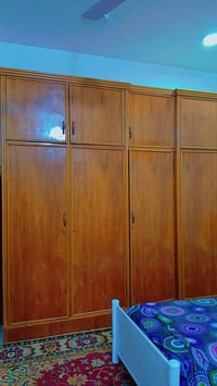 كنتور مستعمل نضيف جدآ 5باب+ملحق السعر 350 للإستفسار 07707196684