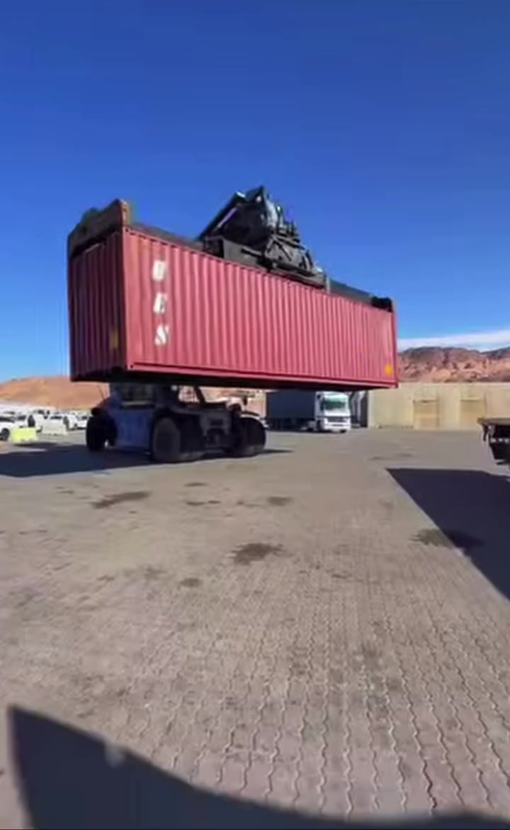 ﷽

🌙✨ تهنئة خاصة بمناسبة شهر رمضان المبارك ✨🌙

يتقدم مكتب ياسر العبايجي للمزادات الأمريكية والكندية
بأحرّ التهاني وأطيب التبريكات إلى زبائننا الكرام وأهلنا جميعاً بمناسبة حلول شهر رمضان المبارك 🌙

نسأل الله أن يجعله شهر خير وبركة ورزق واسع،
وأن يتقبل منكم الصيام والقيام وصالح الأعمال 🤲

رمضان كريم…
وكل عام وأنتم أقرب إلى الله،
وأقرب لتحقيق طموحاتكم 🚗💰

📞 للاستفسار والتواصل: ***********

مكتب ياسر العبايجي
ثقتكم رأس مالنا… ورضاكم هدفنا
