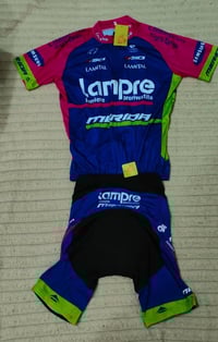 الاسعار اسفل الصور • ملابس