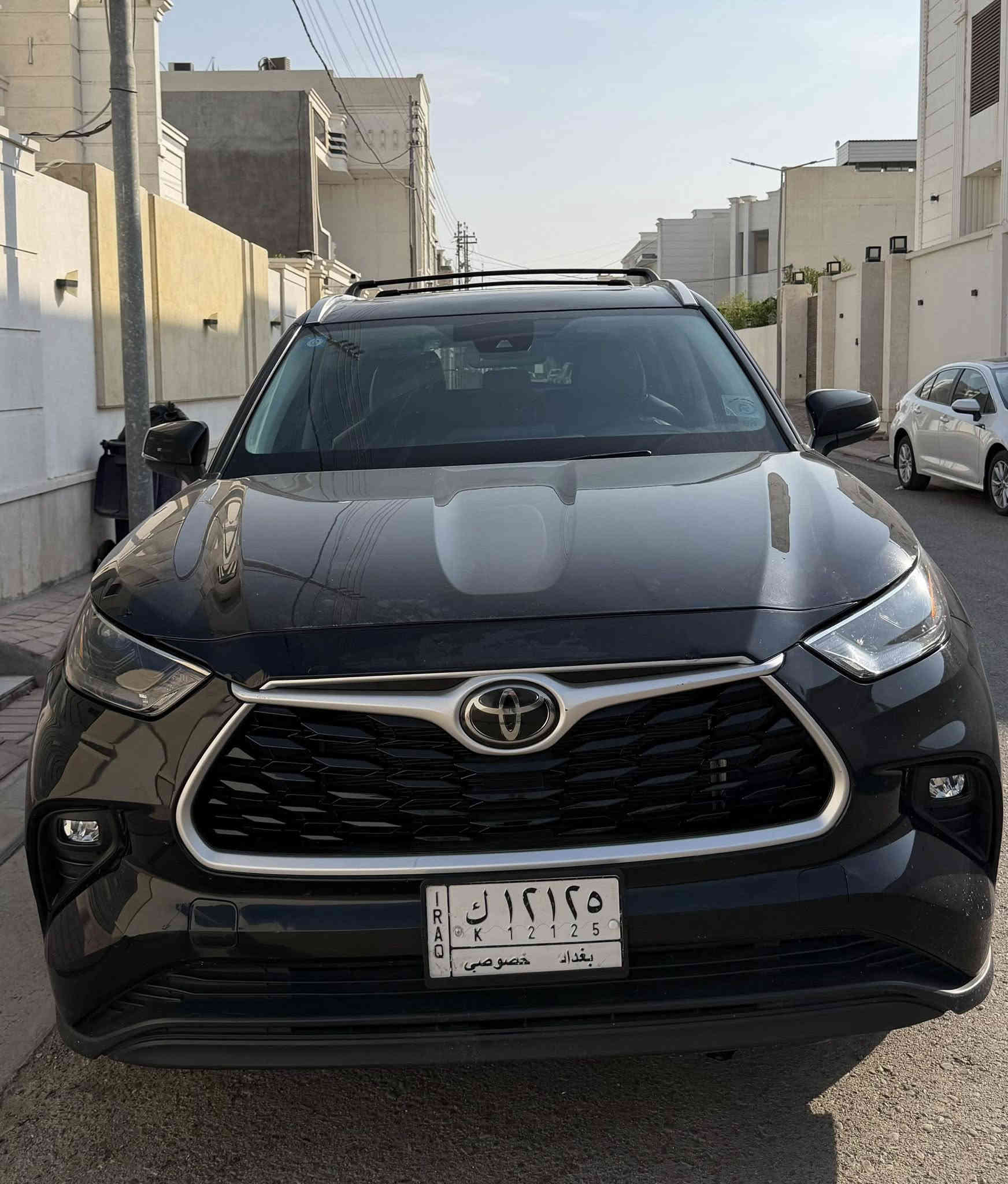 هايلندر XLE 2022 V6 فول مواصفاتAWD للبيع تفاصيلها كامله داخل الصور موضحة بعدها جديده بمعنى الكلمه ماشية 45 الف كيلو تعتبر كلين حادثها فقط تخريب جامه اماميه واكو بيها مكان كلش صغير صبغ مأشر علي بدائره صغيره بالصوره .
سعرها 33 الف وبي مجال.
مكان السياره الرمادي.
***********
