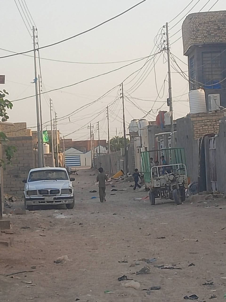 قطعه ركن للبيع حي الجوادين ركن للبيع زراعي 160متر تبعد عن الشارع العام120متر خلف قطع سبايكر ***********
