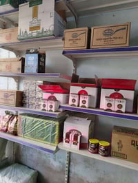 للبيع رفوف تركي ثقيل دبل مستخدم  قياس 1م*30سم عدد الرفوف 105 والمسطرة ...