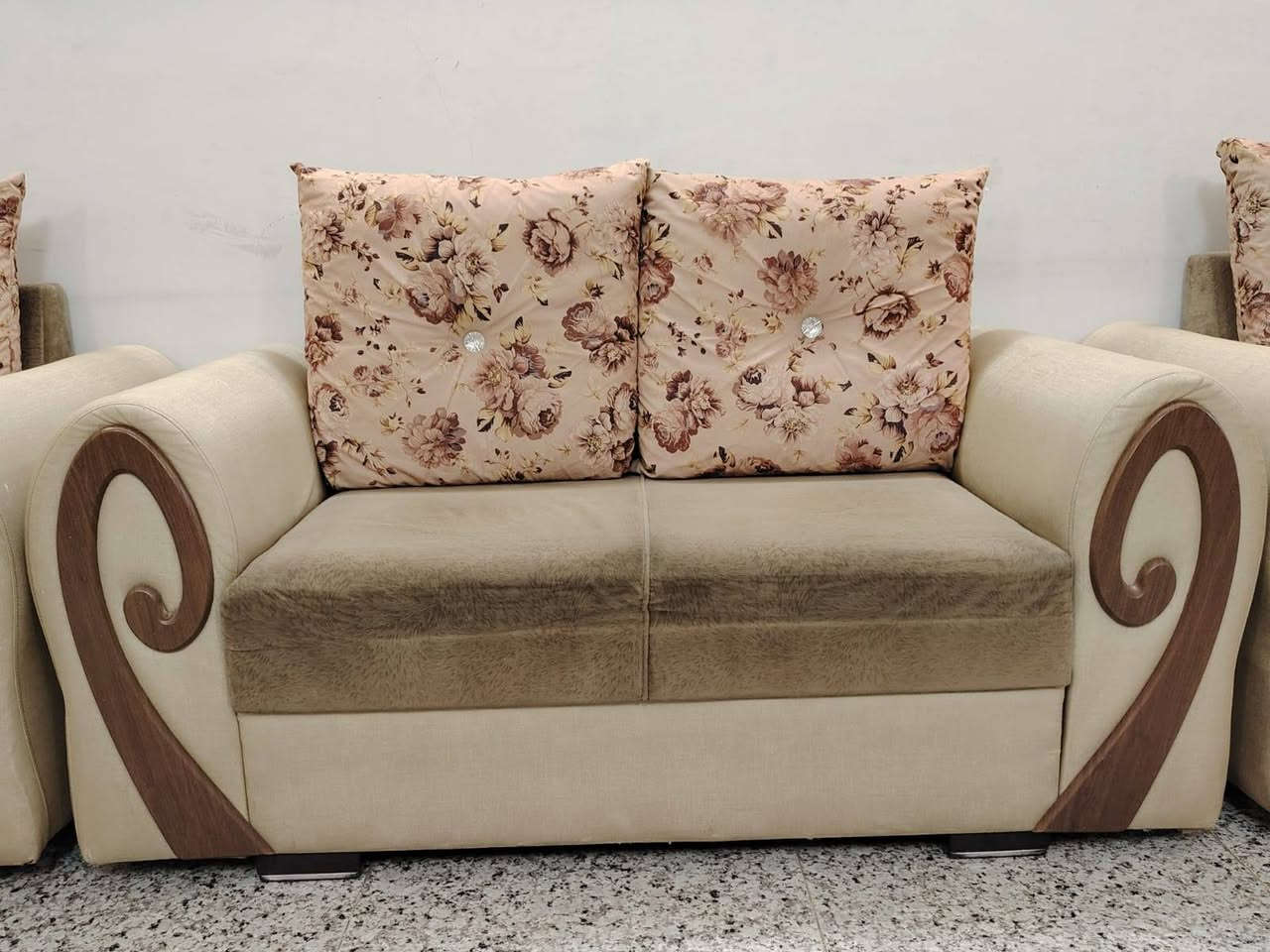 عشر مقاعد نظيف سعره 800 الدورة شارع 60 الاتصال على الرقم ***********
