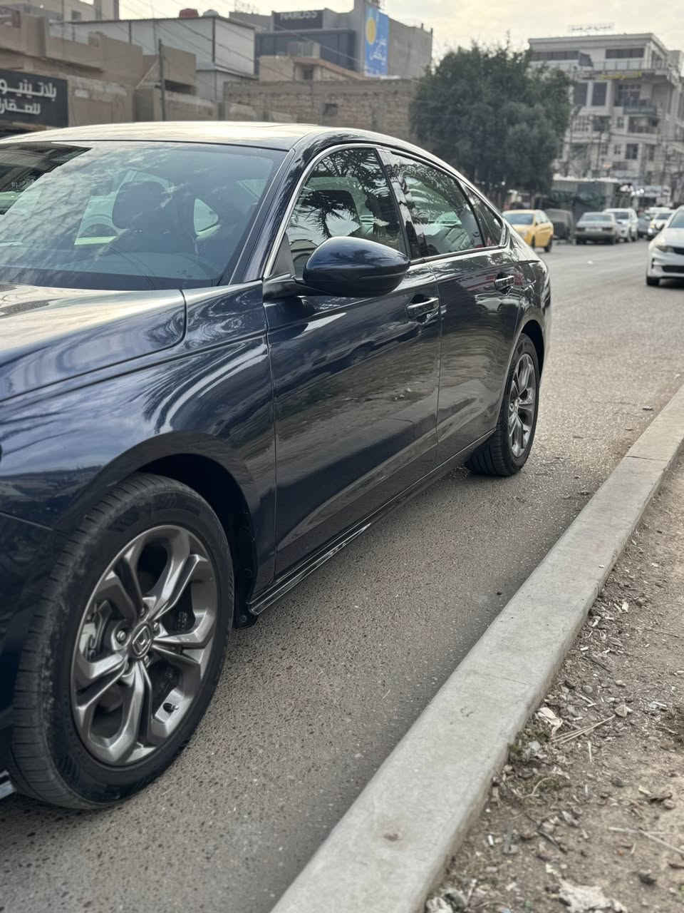 السلام عليكم اكورد موديل ٢٠٢٣ مواصفات فئة xle سيارة واقع اجمل من الصورة من ناحية الفخامة والرزانة والمتانة والسرعة 
غرفة واسعة ومريحة 
السعر 18500$
استفسار ***********
