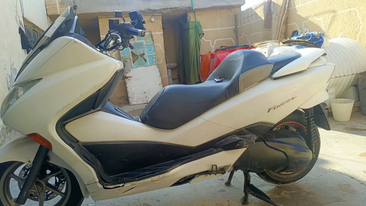 السلام عليكم شباب دراجة صفر عشرة
مكفول كفالة عامة لون ابيض صدفي 
دراجة مال جناي اوراق كاملة مكمركة سعر 12وبيهة مجال مكاني بغداد الشراي يتصل ويشلع عيوني  رقم الهاتف ***********
