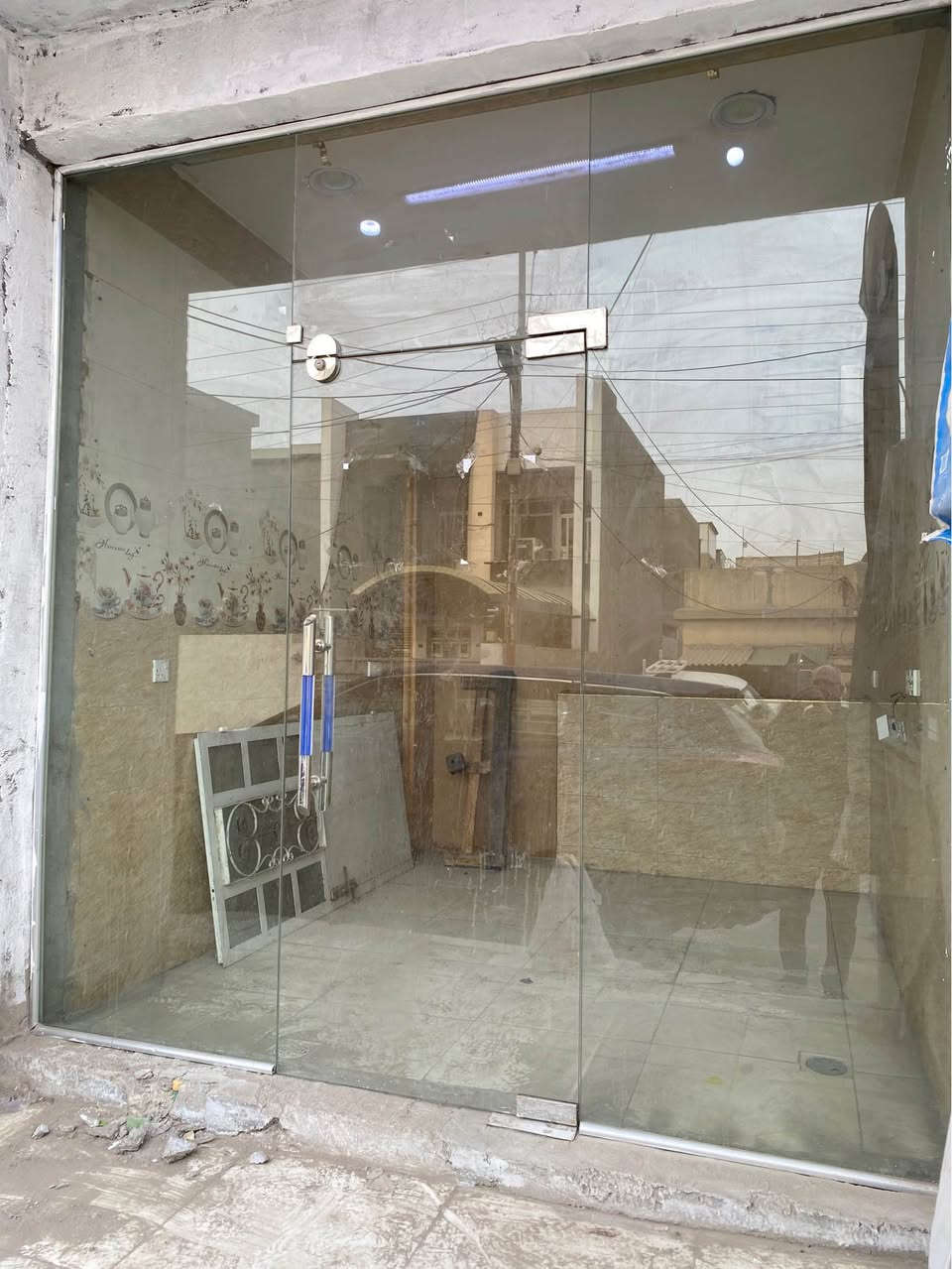 جام خانه  محل نوع الجام مسكرت غير قابل للكسر للبيع عدد اثنين السعر ٦٠٠الف مكاني بغداد  الدوره  الاسكان شارع (٥)الكنيسه وهذا رقمي *********** بغداد, العراق
