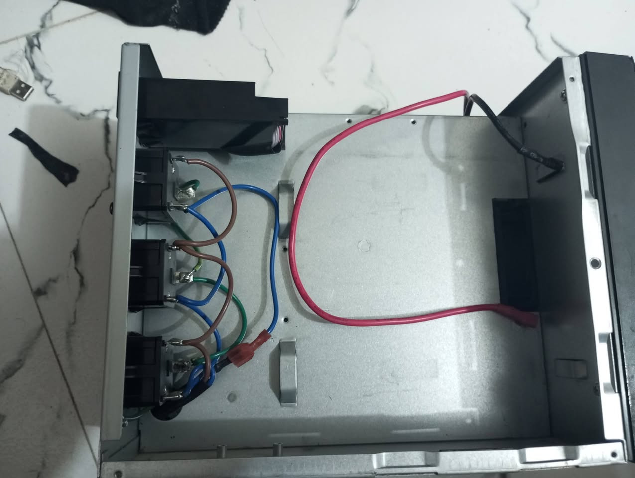 السلام عليكم 
يوبي اس اولاين للبيع من شركة فالكون حجمه 1KV
دبل بطاريه يطول ساعه  ماصارلي هواي من خذته 
تفضل خاص وبيك خير وتدالل ***********واتساب
