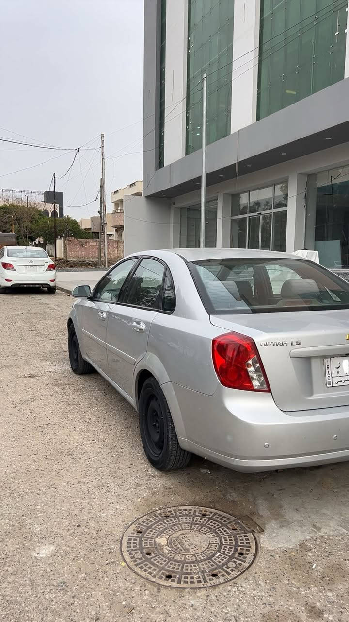 اوبترا 2008 للبيع
محرك كير شرط 
طخم جديد قبل سبوع بدلته 
تدفءه تبريد كلتو شغال شاشه كامره
بيها جاملغ امامي مبدل وثلاث مكانات بارد بدون صبغ 
سياره ميحتاجلها مصرف
السعر 90 وبيها مجال بسيط 
للاستفسار ***********
