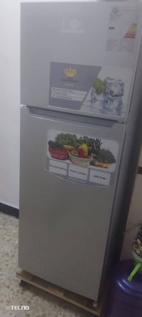 ثلاجه مستخدمه شهر سعرها 180 وبيها مجال بسيط 07735404938 واتساب فقط