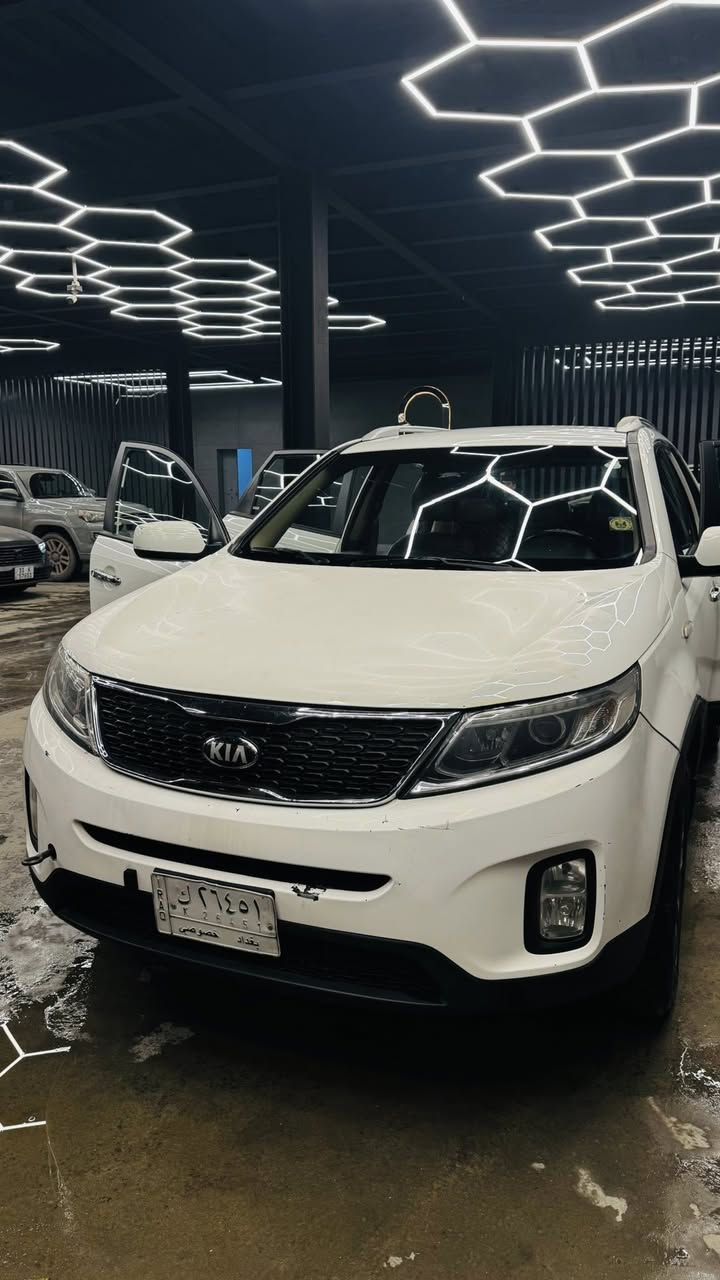 سورنتو 2014  مكفولة من الضربه السيارة حلوه بيها ملاحظات بسيطة للاستفسار *********** عنواني الكرادة
