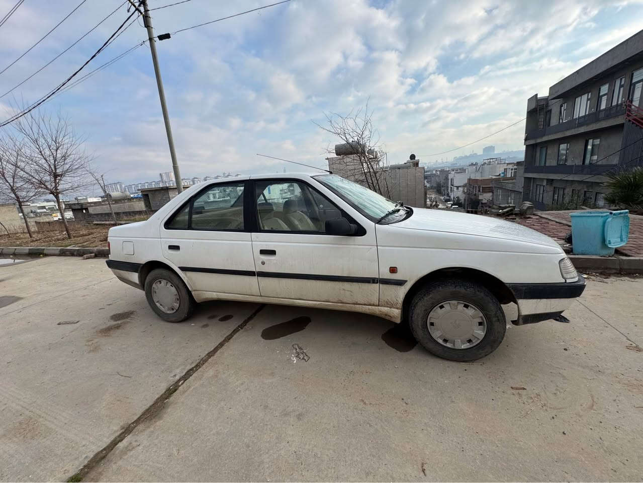 سەرەتا بە ناوی خوای گەورەو مهرەبان
بیجۆ ٤٠٥ مۆدێل ٢٠٠٩ گێڕ مەکینە کارەبای بەشەرت زۆر زۆر توندو تۆڵە تەقەو ڕەقە بەشەرت گەرمیو تەبرید زۆر بێ عەیبە 
سەیارەکە ناو دەری زۆر جوان ماوەتەوە دەعمی نییە رەسمی سۆنەرەکەیم داناوە سعری ٥٢ گەڵام ماجالی تیایە 
لەسلێمانیم ***********
*********** السليمانية, العراق
