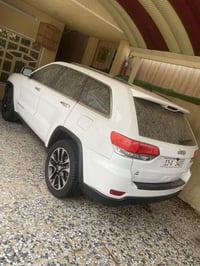 جيب لاريدو ٢٠١٤ سياره رقمه مميز محرك 3600 سياره ضايفله منضومه غاز حادث...