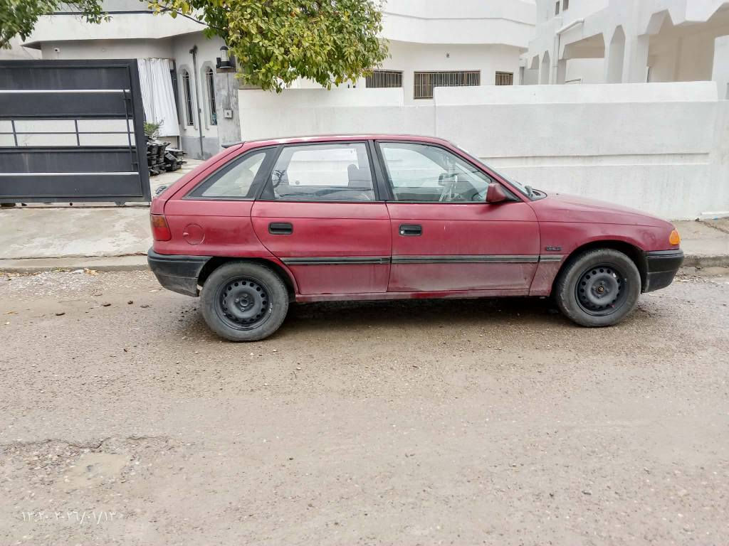 سلام عليكم
اوبل استرا موديل 1992 للبيع
رقم كركوك سنوية لحد 29
كير عادي
محرك حجم 16
تخم تايرات جديد
صدر امامي خلفي جديد 
دواخلها نظيفة 
مكانها كركوك حي الواسطي 
سعرها 40 بي مجال 
رقم *********** كركوك, العراق
