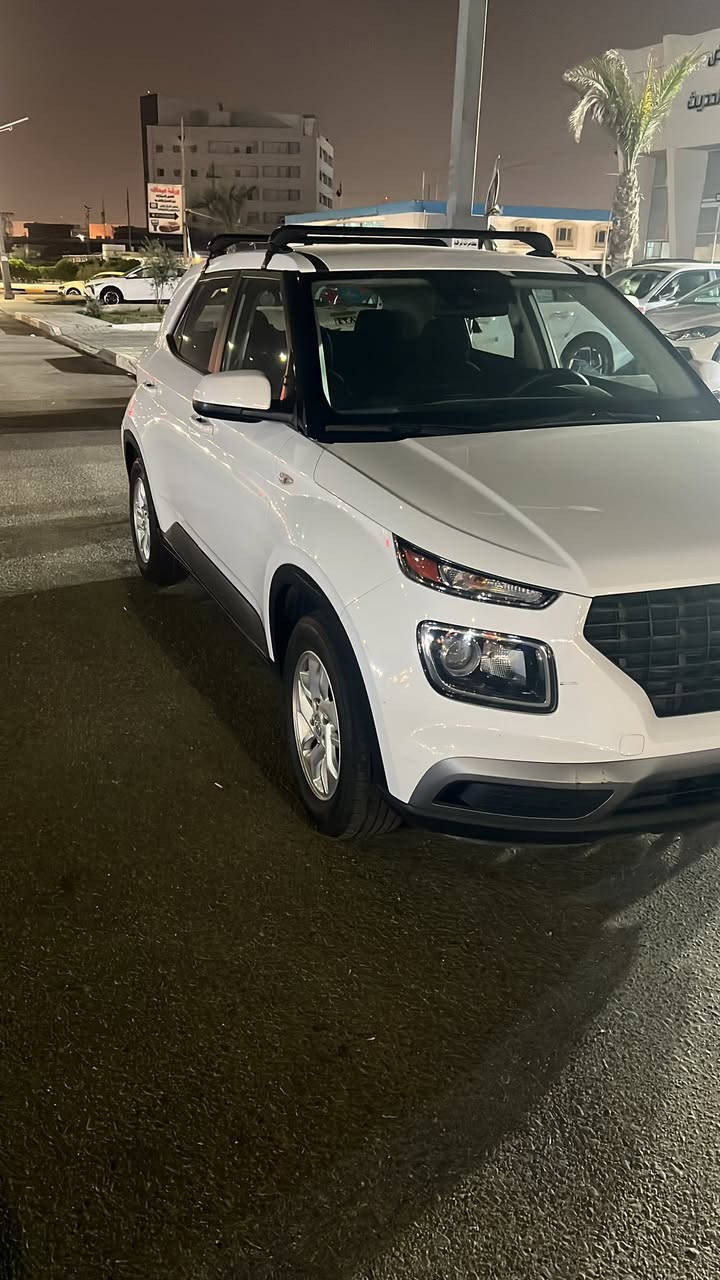 سلام عليكم البيع هونداي فينيو موديل 2022سعره120$ السيارة بسمي صور الحادث على الوتساب حادثة خلفي ***********
