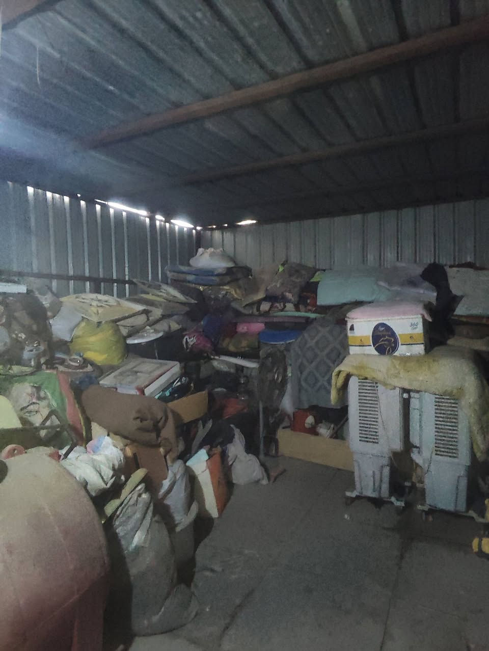 السلام عليكم منزل نصف قطعة في مدينة الصدر قطاع 11 قربه مدارس للاستفسار على هذه الرقم *********** او على الرقم الموجود في الصور
