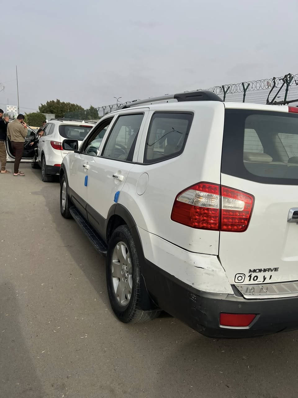 السلام عليكم مهافي 2012 خليجي اي حادث مبيها بس باب السائق صبغ بدون حادث محرك كهربائيات شغالات صدر حداديه جديده معروضه ب 143 وبيها مجال قليل المكان الشعب ***********
