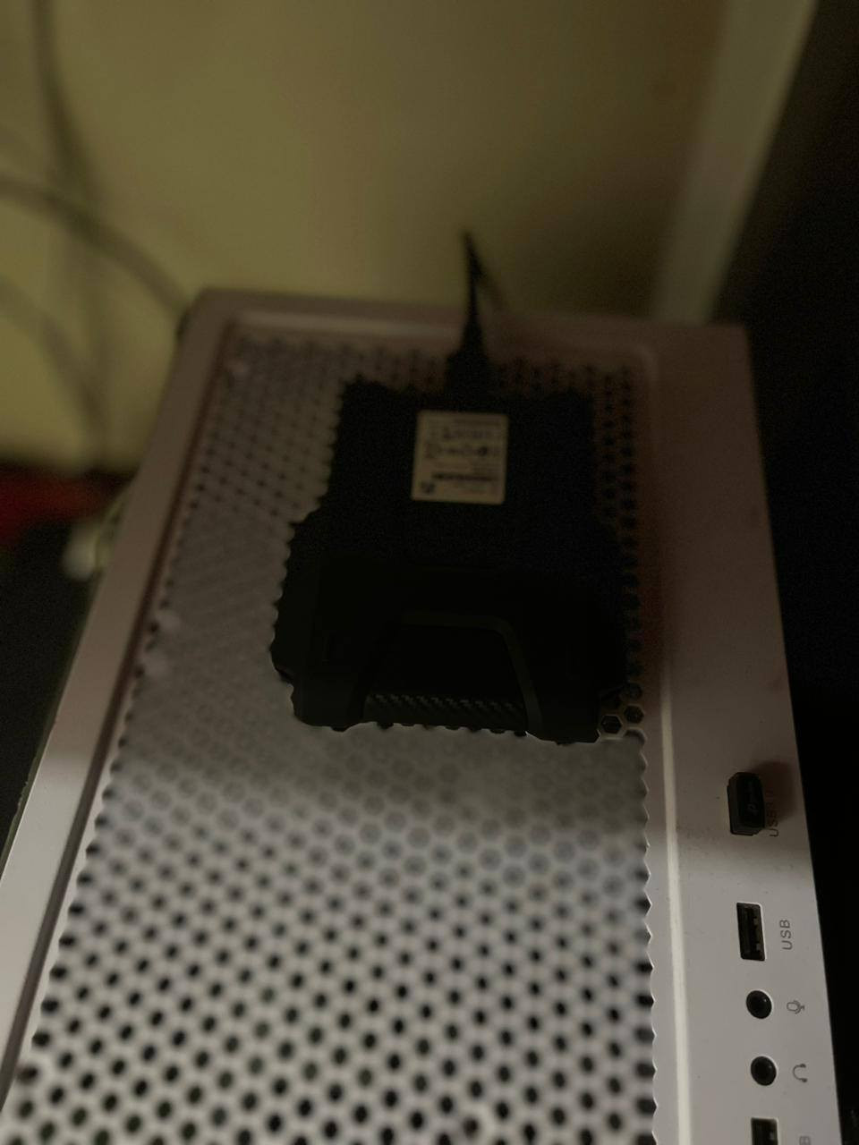 السلام عليكم 
حاسبه للبيع نظيفه كلش 
مكاني الجنينه
رقم التلفون ***********
