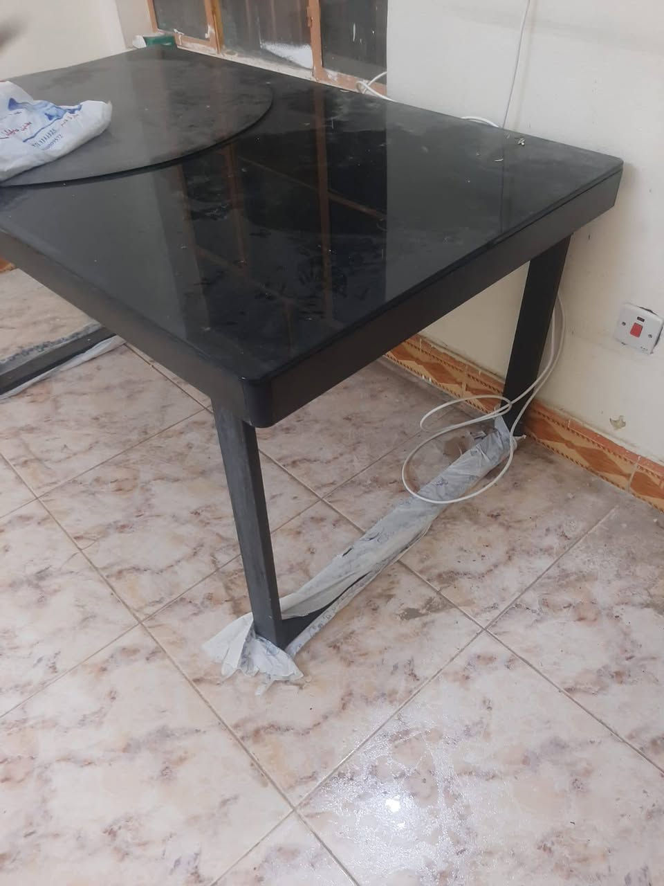 السلام عليكم 
ميز طعام كبير وقوي زجاج ثقيل والمنيوم قوي نظيف جدا استعمال قليل اخو الجديد  
السعر ٥٠ الف قفل 
للإستفسار التواصل على الخاص رجاء


**إذا كنت صاحب هذا الإعلان وتريد حذفه لأي سبب، رجاءا أرسل رسالة إلى الدعم الفني**