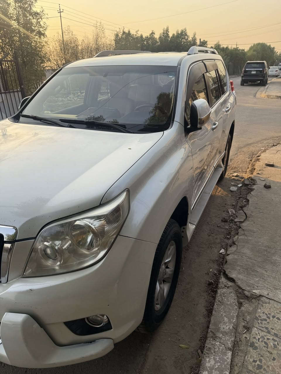 برادو موديل 2011. محرك 4 سلندر سياره رقمها اربيل باسمي ما جناي سعرها 225 وبيه مجال (***********)
