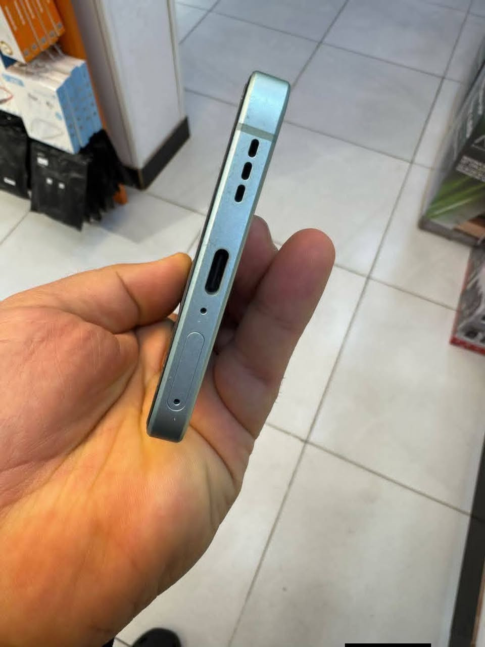 اوبو رينو 6 5G
(جهاز جديد نظافة 100%)
ملحقات كاملة ما طالعات من الكارتون 
1. الهاتف: Oppo Reno 6 5G.
2. المعالج: Dimensity 900 5G ثماني النواة، تكنولوجيا 6 نانو.
3. التخزين/الرام: 128 جيجا، 8 جيجا رام.
4. الكاميرا: خلفية ثلاثية (64+8+2 م.ب)، أمامية 32 م.ب.
5. الشاشة: 6.43 بوصة، FHD+
6. البطارية: 4300 مللي أمبير 
7- شاحن سريع 65 واط

السعر : 250 الف
ت : ***********
بغداد - الكاظمية
