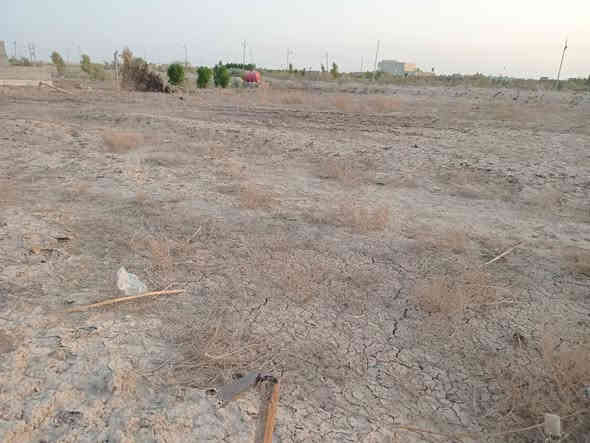 السلام عليكم إعادة نشر بسبب الوعود الكاذبه......قطعة أرض للبيع مساحتها 735 متر عقد زراعي بلجزيره الحوطه الريان شويه عن ملعب الريان وتنزل على ايدك اليمين تبعد عن الشارع العام مال الحوطه اقل الكيلومتر يمها ماء وكهرباء والمنطقه بيها بناء السعر 25وبيها مجال للشراي(واتساب ***********)
