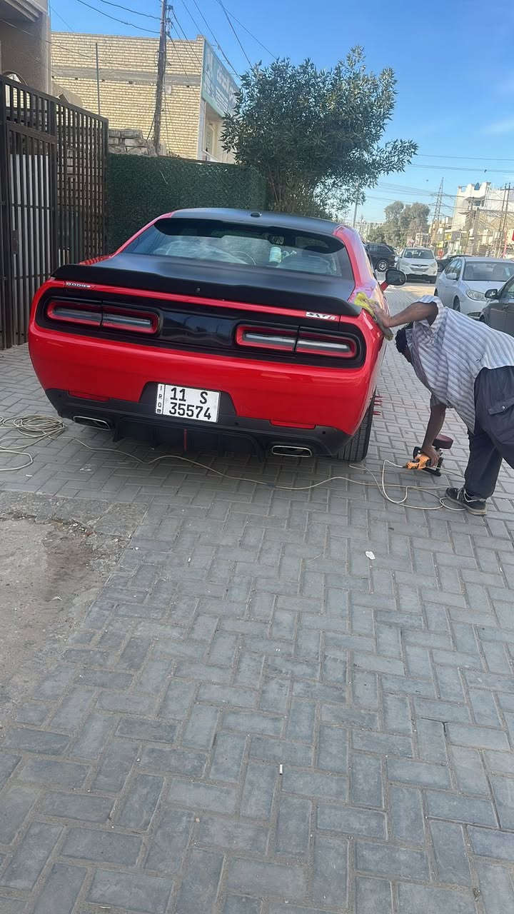 سلام عليكم  جالنجر موديل ٢٠٢١ sxt
فور ويل السياره رقم بغداد بسمي 
حادثه جاملغ وبنيد 
موصفات شاشا حساسات شوته رياضيه 
داخل جلد احمر مكينه سته سلندر بااقي الموصفات معروفه  الاستفسار الاتصال عله 
 مكان بغداد حي الاعلام 
 السعر ١٦٥ وبيه مجال ***********
