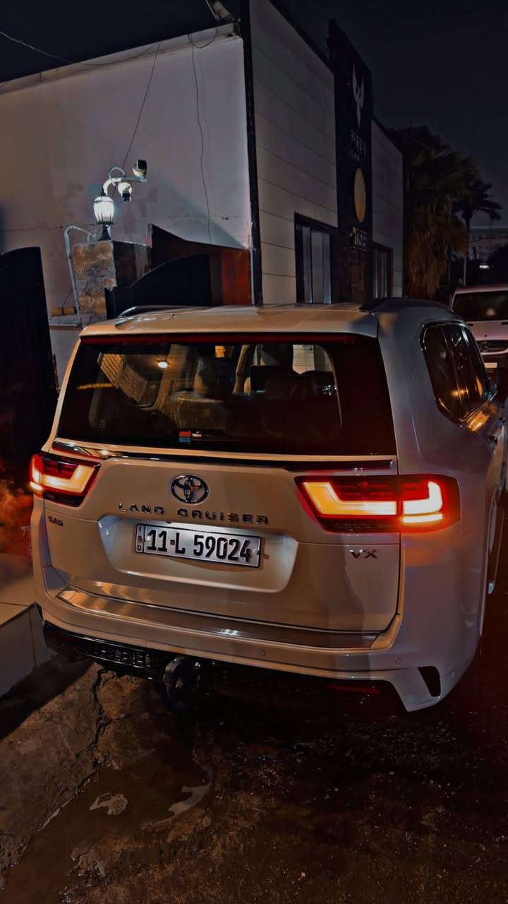 سلام عليكم عيدكم مبارك انشاءالله
لاند كروز 2024 VX SAS ماشيه 24 الف داخل ضمان السياره 
رقمها بغداد مكفوله ومغلفه ppf 
المواصفات 
عدسات امامية 3 زنون مع كشافات زنون اصليه
فتحة سقف 
كشنات الاماميه تدفئة تبريد 
الكشنات الخلفيه تبريد
تحكم تبريد شاشة خلفي
المقاعد الصف الثالث كهرباء تنفتح وتنغلق 
نظام زحف ازرار كامله مال فوريل 
شاشات عدد اثنين خلفيه 
مع شاشة رئيسة حجم كبير 
شاشة عينة بنص الكيجات 
وضعيات خزن كشن سائق
ثلاجة بجكمجه
وبعد عدة مواصفات ما اذكرهن كلهن بس هيه الVX معروفة
السعر 750 ورقة وقابل للتفاوض ***********
