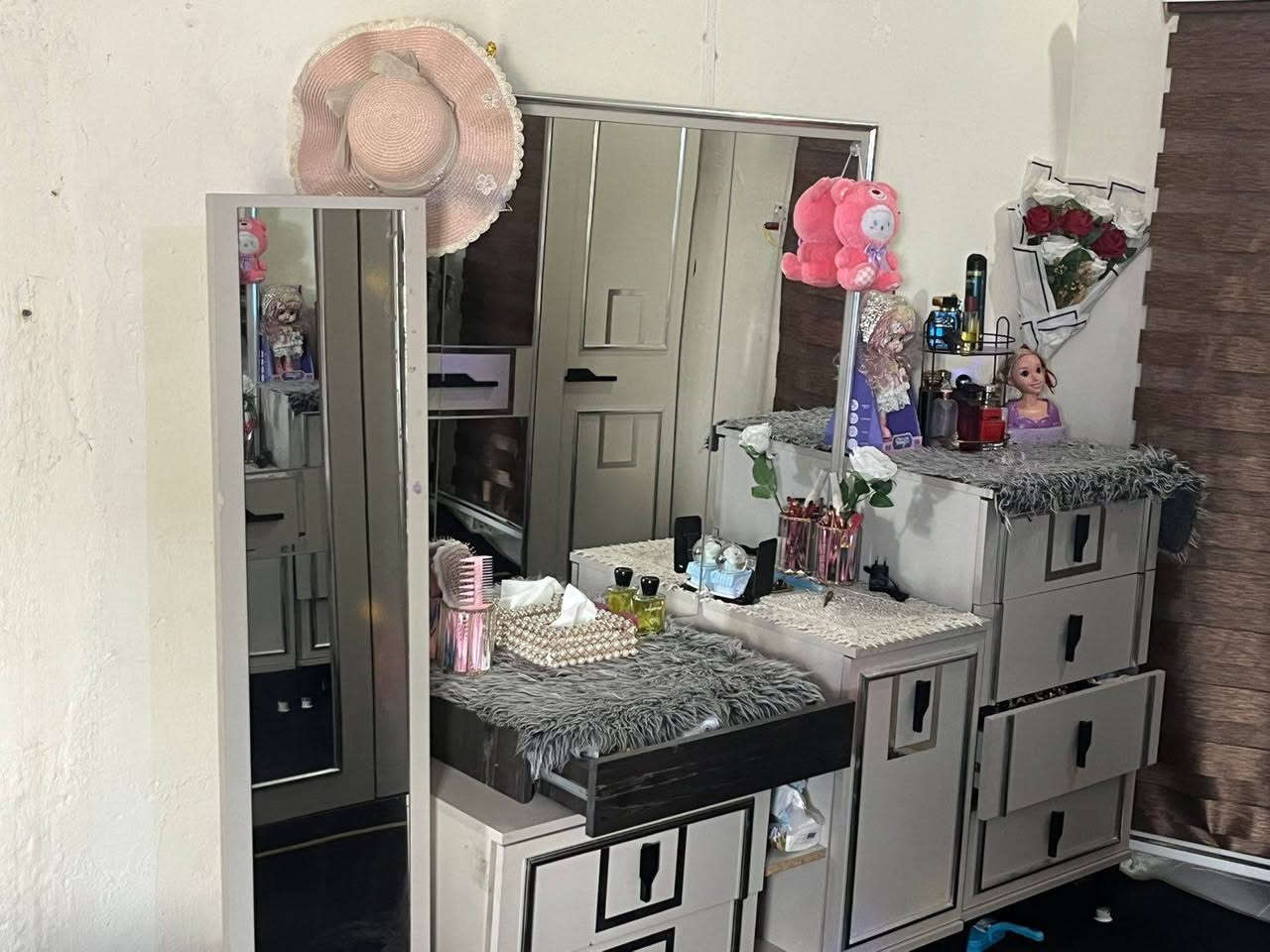 غرفه البيع ١٠ قطع بيها اضرار بسيطه استبدلت المخزن مال جربايه بصوميه وفطر بجامه بسيط أثناء الشد


**إذا كنت صاحب هذا الإعلان وتريد حذفه لأي سبب، رجاءا أرسل رسالة إلى الدعم الفني**