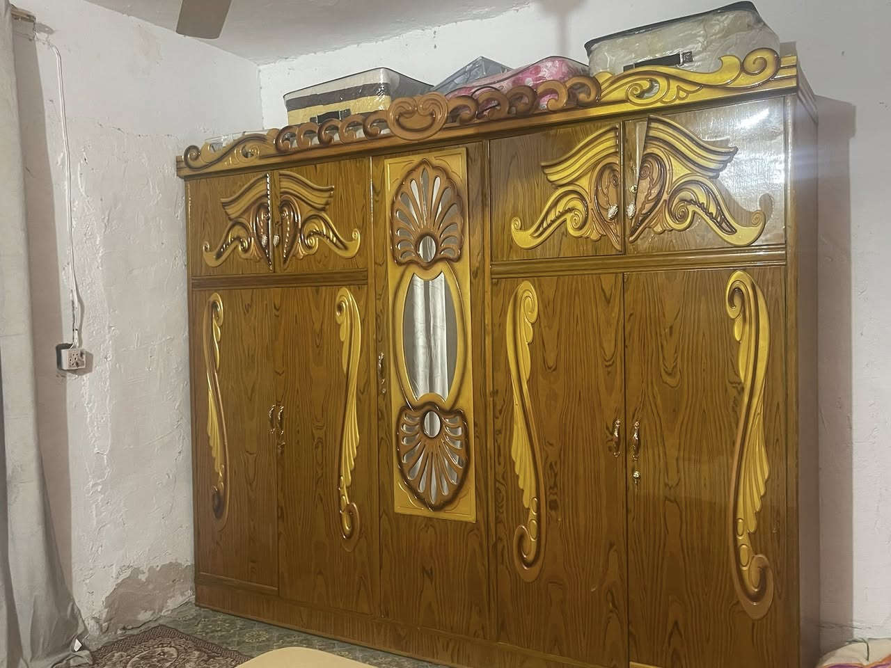 غرفه البيع سعره 600وبيه مجال مابيه اي ضررر جديده ستعمال شهرين ستفسار *********** العنوان خالص اسود صغير
