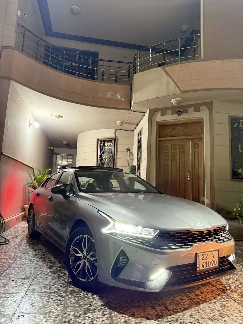 💯 k5. NIM 2023 
 
🔰 كيا كي فايف2023 خليجي بيها بارد اربع اصابع بالجنطه بدون قطرة صبغ السيارة 
Kia K52023

✨ بوضع الوكالة والشركه  
 الدهن والفلاتر من الوكاله
بعدها داخل الضمان ودفتر الضمان فعال  تم عمل تنظيف وتبديل بلاكات والادامة  العامه في شركة kia الدوريه قبل 10ا يام  والوصل موجود 
•خليجي 
• ⁠رقم اربيل باسمي تحويل يمتى ماتريد 
• ⁠فحص كله جديد 
• ⁠ماشيه ٦٠
• ⁠بصمه ثانيه موجوده 

🟠 المواصفات والملاحظات
• محرك 2000 دوش المرغوب
•كير ATM المرغوب 
• ⁠بصمه تشغيل وابواب 
• ⁠بانوراما✨ 
• ⁠حساس خلفي 
.حساس امامي
• ⁠كامره دواره 
• ⁠كشنات جلد 
 • ⁠كشن كهرباء
•كشنات تدفئة  ✨
 • ⁠داخل ابيض 
• ⁠تبريد شاشه منفصل 
• ⁠تبريد قطعتين 
• ⁠باقي المواصفات معروفه 

📍 مكان السياره بغداد/المنصور

☎️ رقم ***********\***********
السعر 210وبيها مجال

