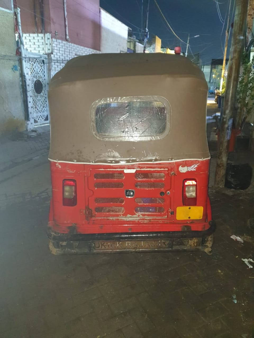 السلام عليكم تك تك للبيع موديل ١٧اوراق كامله مكينه مجفته جديد تخم دير صار سبوع من شديتهن كهربيات كلهه شغاله ركبه جديده اصليه صار ١٠من شديتها صليب جديد تك تك خيرمن الله كبل للشارع تعبت عليها بس بسبب بني جاي ابيع مايشتغل بيها  سعر ٣ملاين و٤٠٠الف بيها مجال بسيط حك جيه ***********واتساب بي
